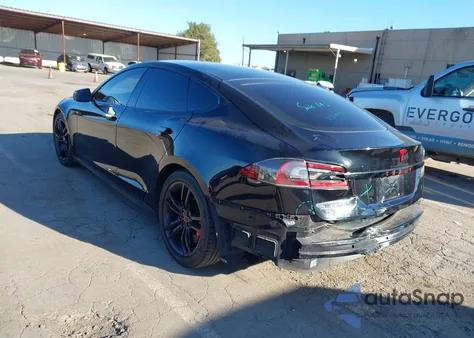 2015 Tesla Model S 70D/85D/P85D z USA, uszkodzony, nr VIN 5YJSA1E21FF105775